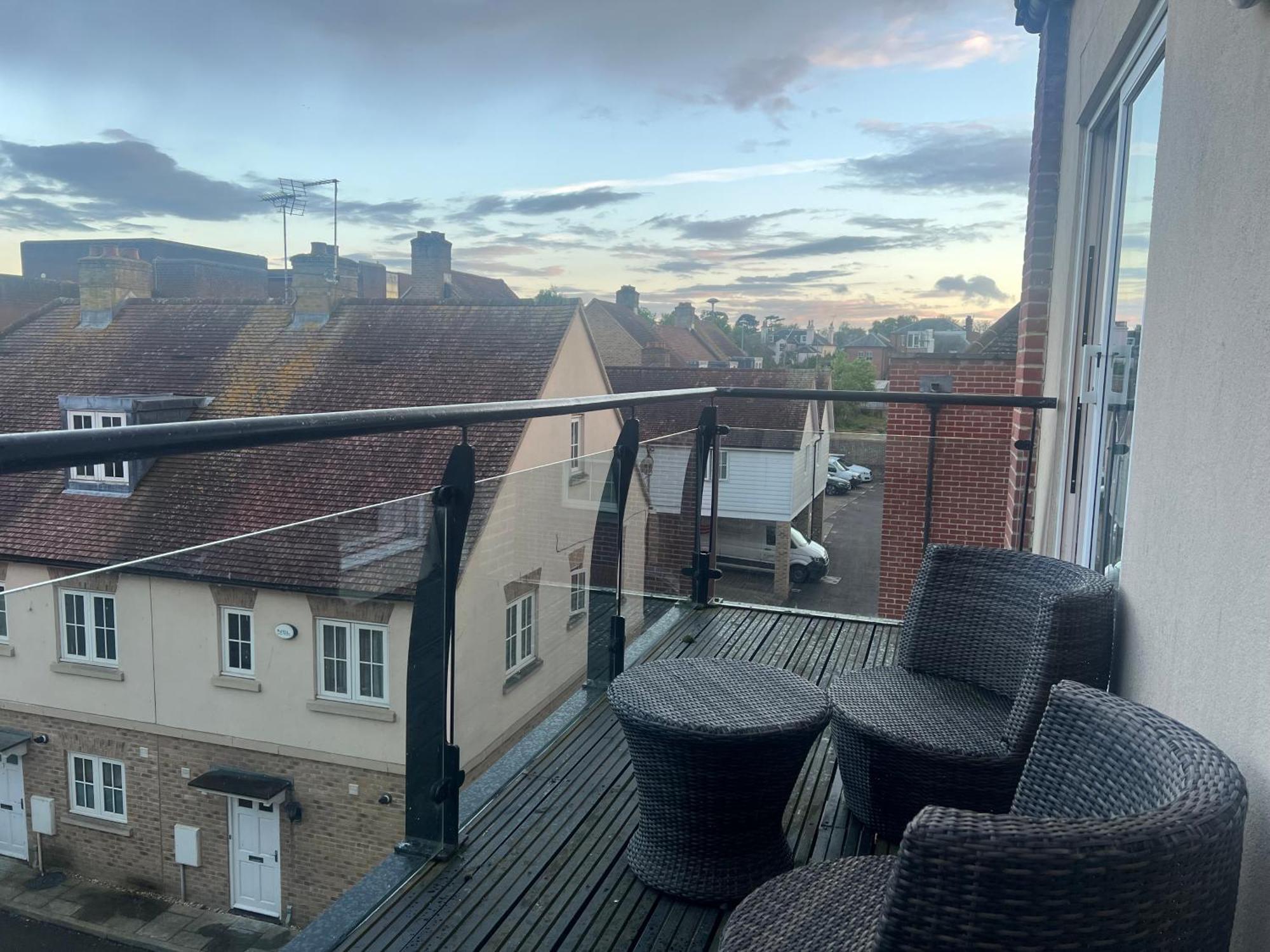 Broadway'S Canterbury City Escape Exteriör bild